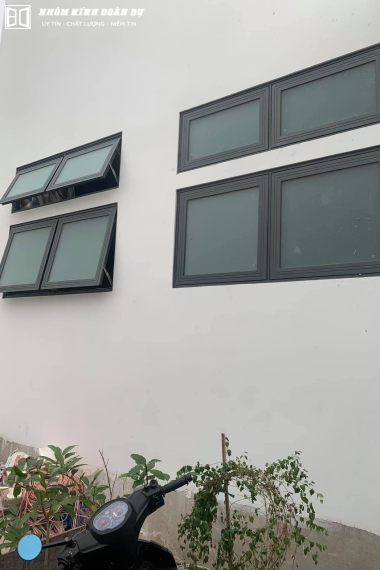 Mẫu cửa sổ hất 2 cánh
